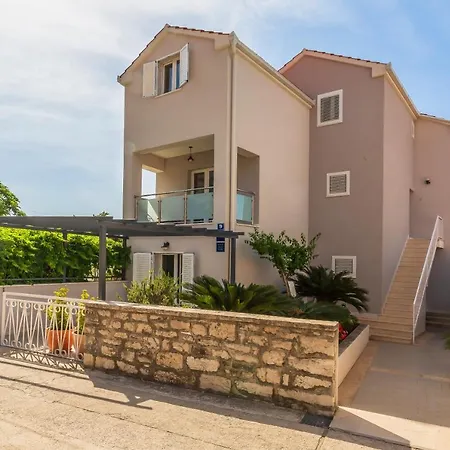 Summer Apartman Bol