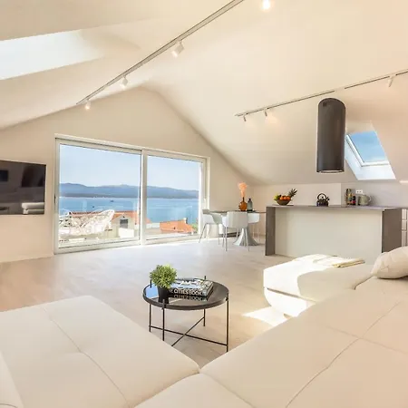 Summer Apartment *