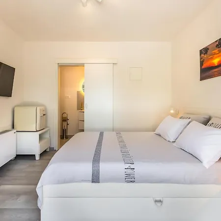 Summer Apartment Bol