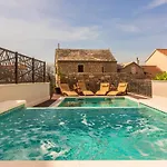Summer Apartment